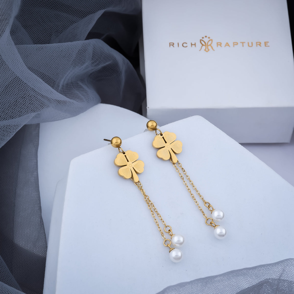 Clover Pearl Dangling Earrings